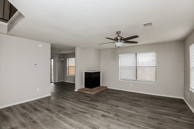 Building Photo - 829 Wyndham Pl