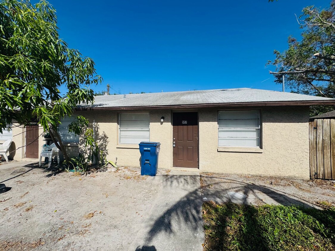 Foto principal - 917-917 58th Ave Dr E