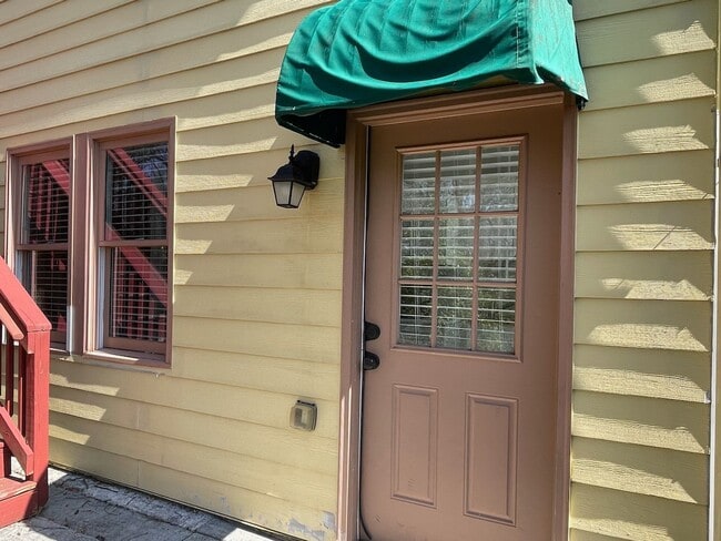 Private Basement Studio Apartment in Kirkwood. - Private Basement Studio Apartment in Kirkwood.