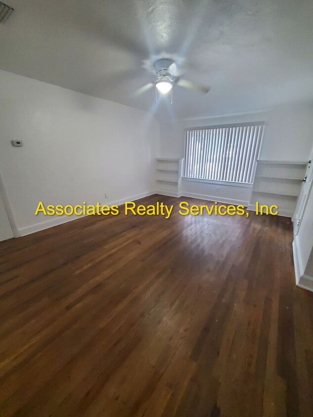 Newly listed! Must see! AVAILABLE NOW! - Newly listed!   Must see!  AVAILABLE NOW!