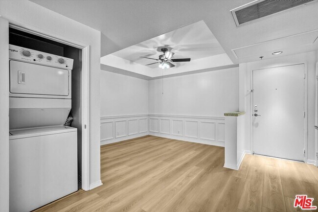 Foto del edificio - 2222 Beachwood Dr