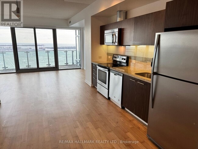 Building Photo - 390 Cherry St