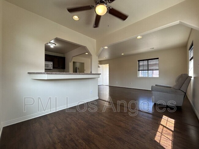 Foto del edificio - 725 Cornwell St