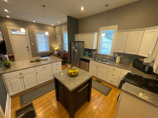 Foto del edificio - 832 Caledonia St