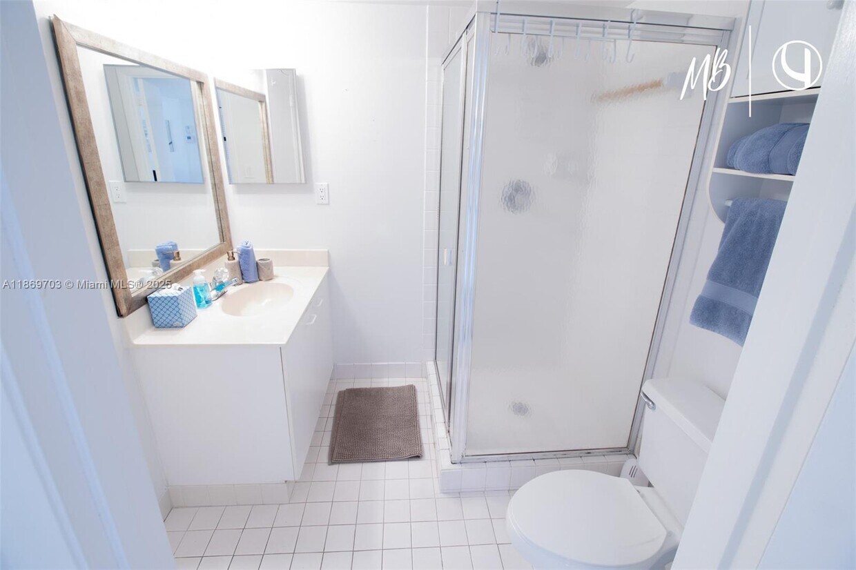 Foto principal - 17801 N Bay Rd