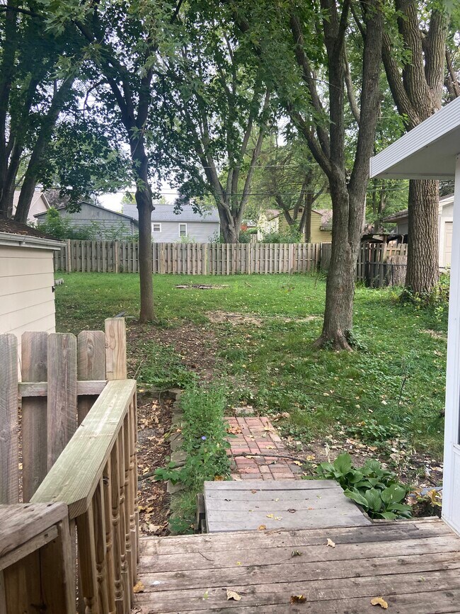 Fully fenced k yard back yard - 17 Indian Trl