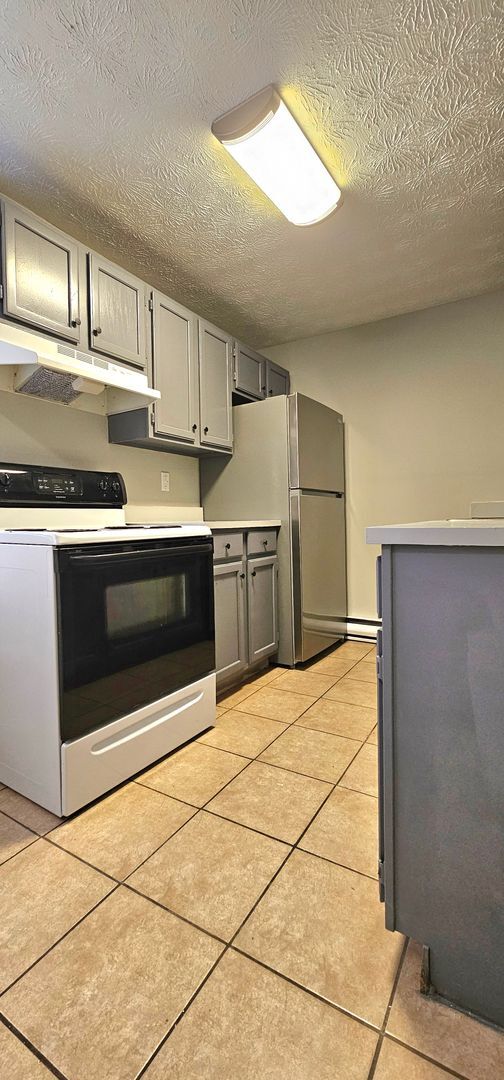 Building Photo - Newly Renovated 2 bedroom in Englewood! With W/D hookups!