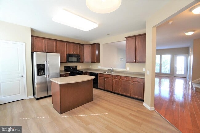 Building Photo - 604 Ellison Dr
