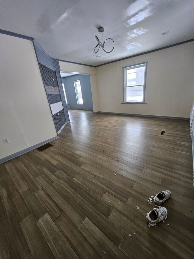 Foto del edificio - Lower 3 bedroom east side