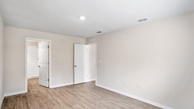 Foto del edificio - 12134 Wadsworth Ave