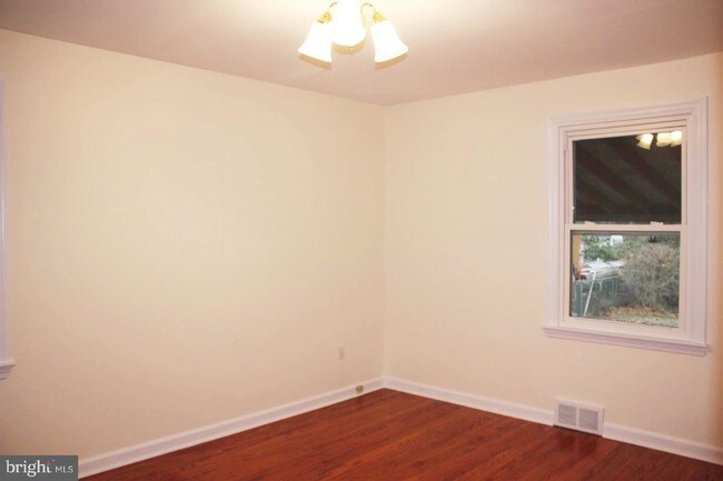 Building Photo - 216 Merrybrook Dr