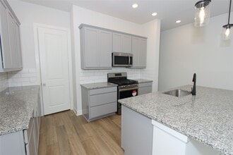 Building Photo - 1443 Park Path Dr