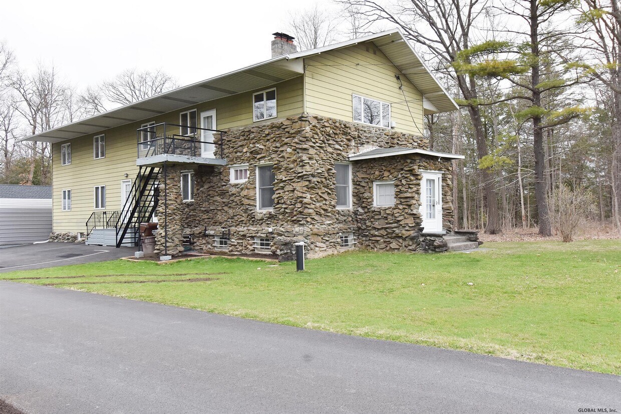 Primary Photo - 1667 Rte 9W