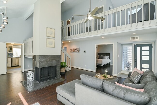 Foto del edificio - 12800 Briar Forest Dr