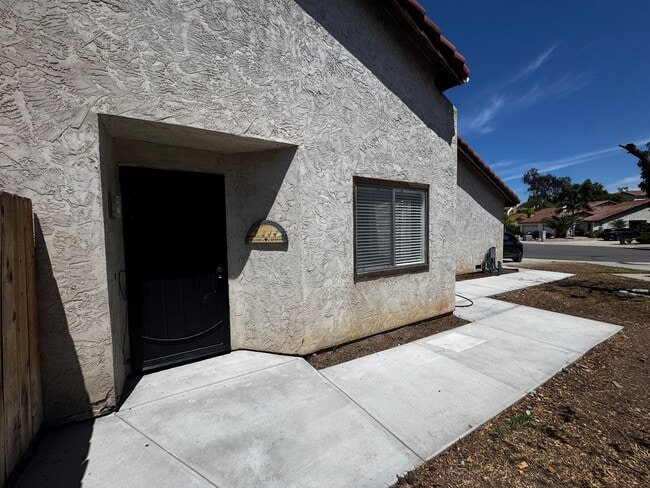 Foto del edificio - 1577 Greencrest Ct