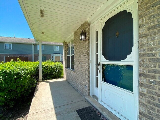 Building Photo - 3503 Willowview Ct