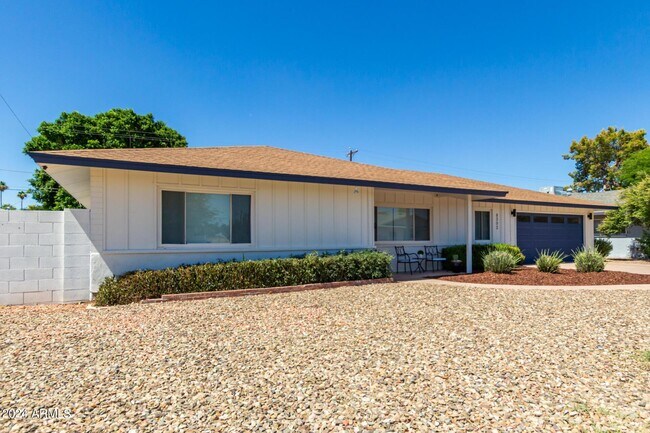 Foto del edificio - 8302 E Windsor Ave