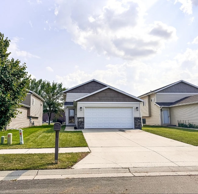Foto del edificio - Beautiful 3 Bed, 2 Bath Home in Moorhead -...