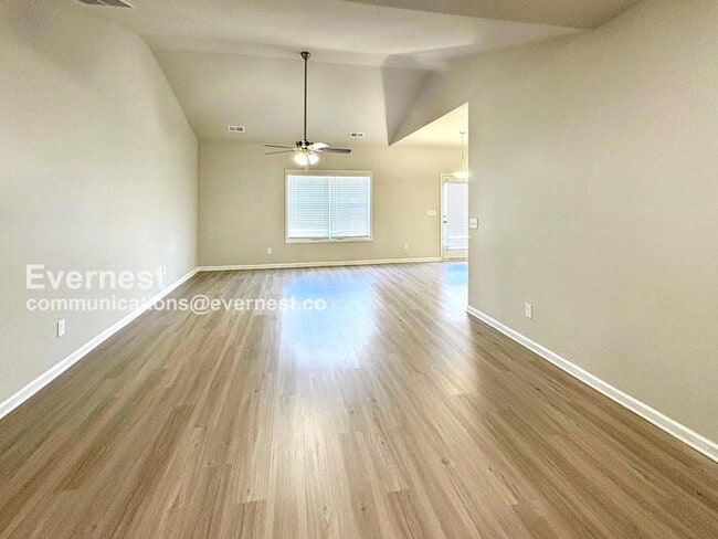 Building Photo - 112 Culver St