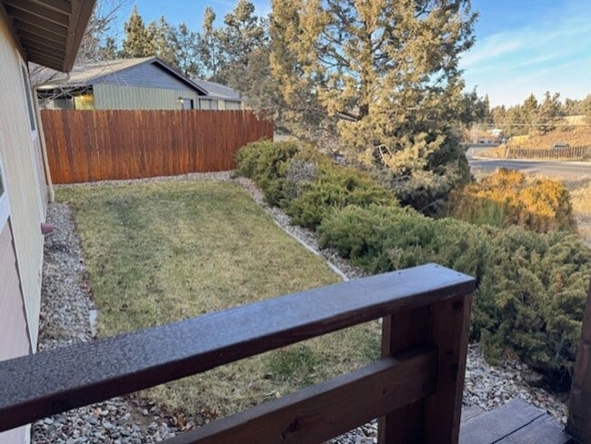 Building Photo - Single level home NE Bend with RV parking