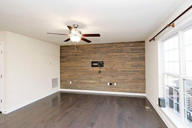 Foto del edificio - Pet-Friendly Home with Fenced Yard in Reedy Creek