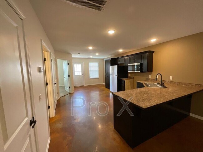 Foto del edificio - 408 Carson Way