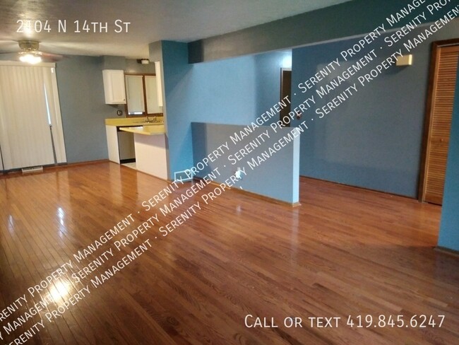 Building Photo - Stunning Two Bed One Bath AVAILABLE NOW!!!