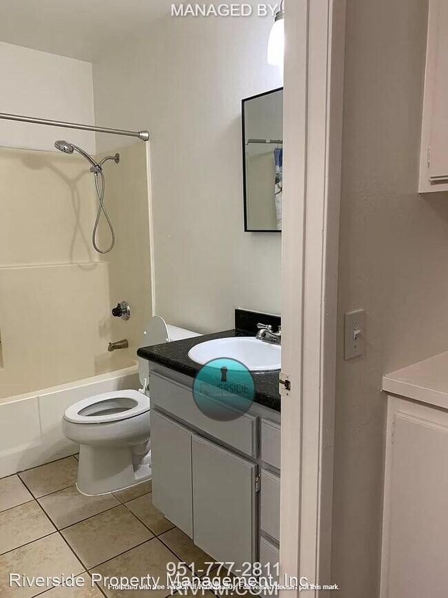Foto del edificio - 3 br, 2 bath House - 1124 Massachusetts Ave