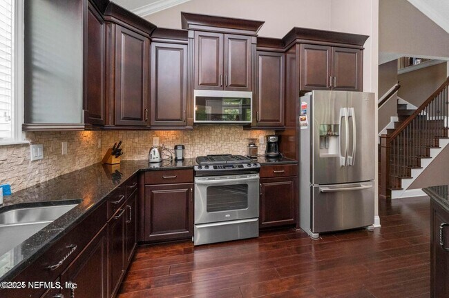 Foto del edificio - 328 Howland Drive