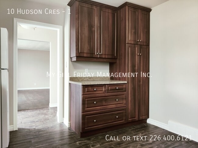 Building Photo - 10 Hudson Crescent