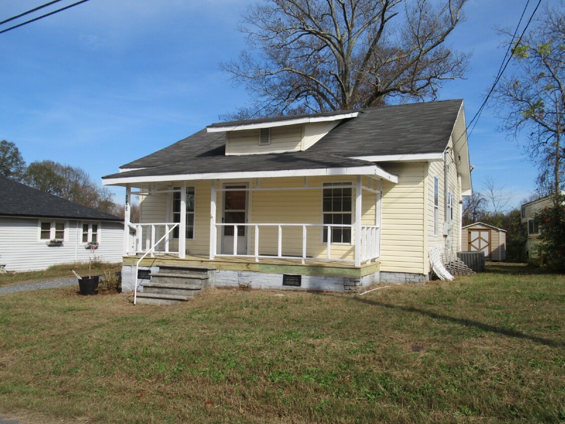 Primary Photo - Lincolnton 2 Bedroom just outside City Limits