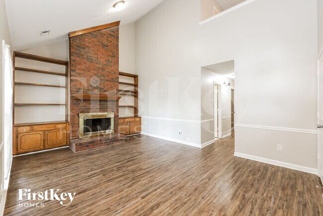 Building Photo - 5041 Cottage Ln