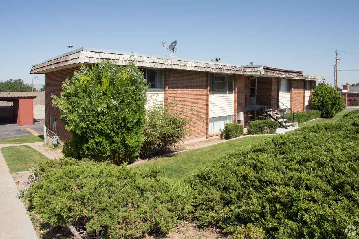 Woodland Manor Apartments in Bountiful, UT