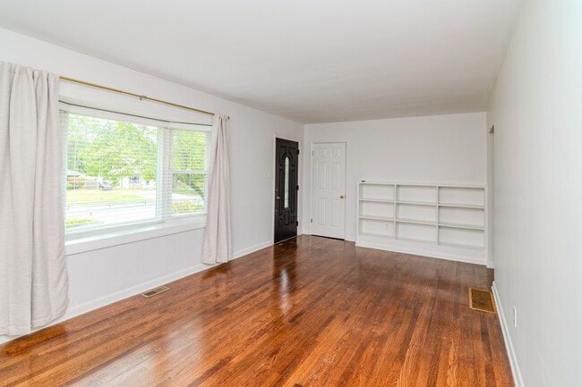 Building Photo - 282 Zandale Dr