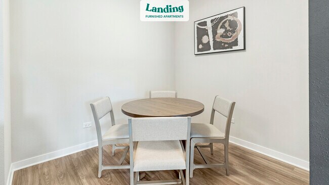 Foto del edificio - 400 N Randall Rd