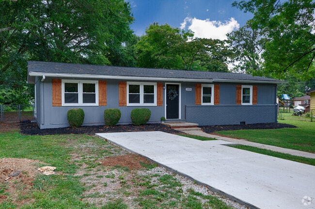 Building Photo - 2406 Shady Lane Dr NW
