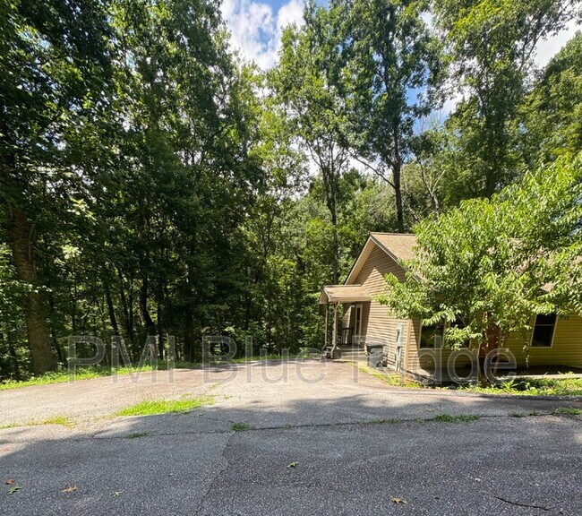 Foto del edificio - 46 Madison Heights Dr