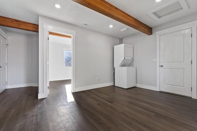 Building Photo - 3718 Custer Dr