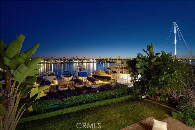 Building Photo - 2572 Bayshore Dr