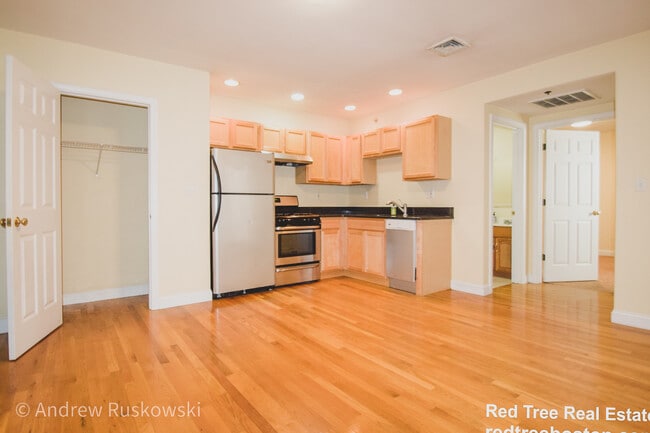 Foto del edificio - 393 W Broadway