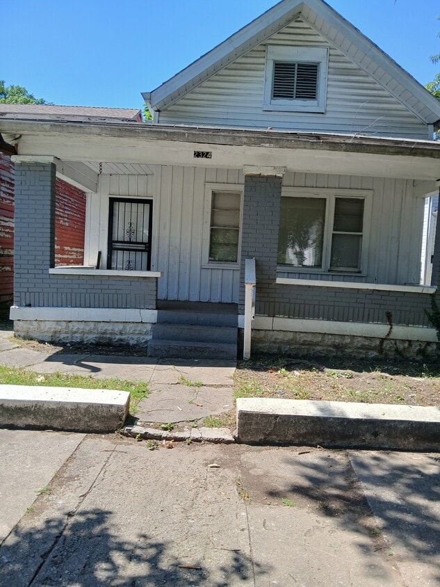Primary Photo - 2324 Magazine St