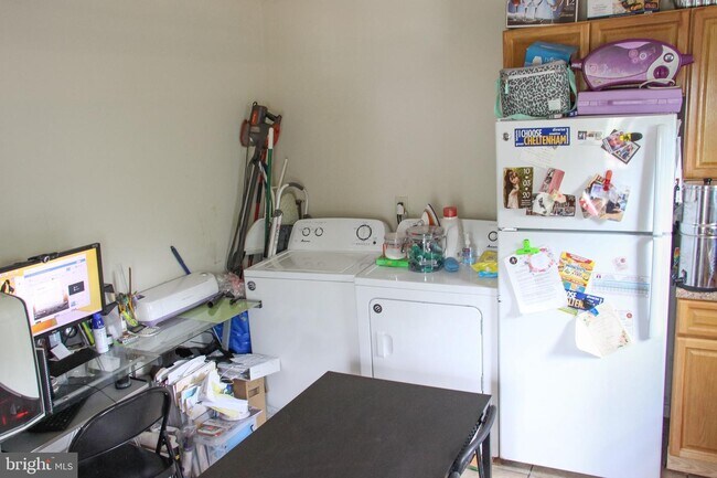 Building Photo - 219 Ryers Ave