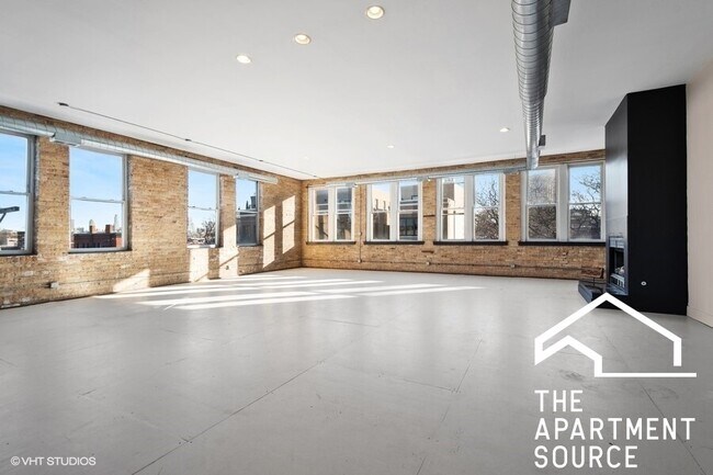 Building Photo - 2014 W Wabansia Ave