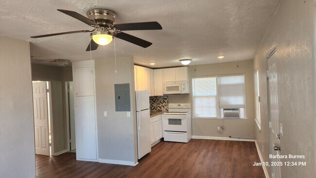 Foto del edificio - 400-402 S Peninsula Dr