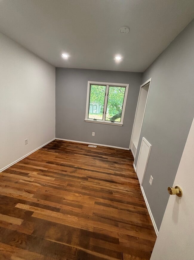 Front right bedroom - 6095 S Mohawk Ave