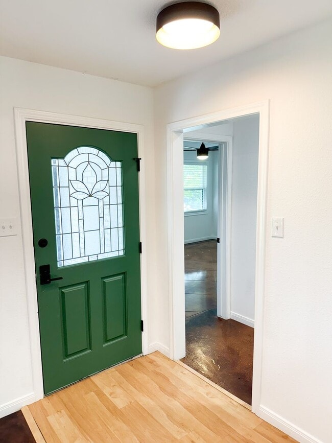 Building Photo - 2302 Brooklawn Dr