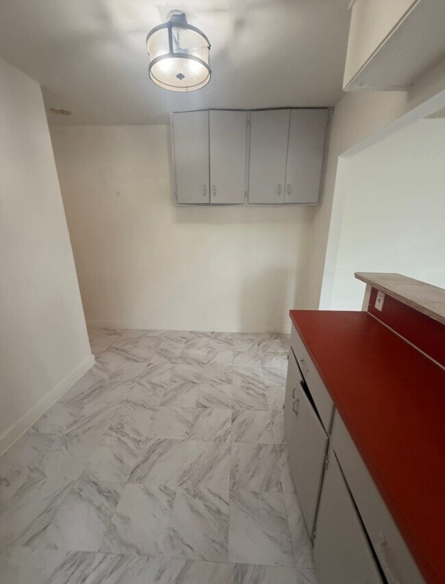 Foto del edificio - 1133 E Lexington Dr