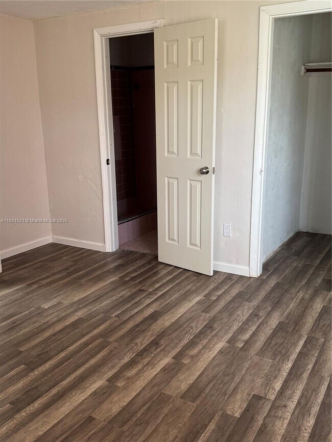 Foto del edificio - 1240 NW 86th St
