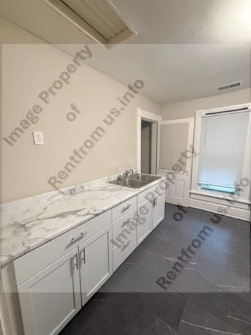 Foto del edificio - 136 1/2 N Pierce Ave