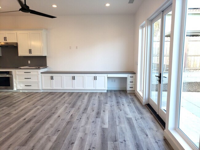 Foto del edificio - Gorgeous, 2BD/2BA House in Leucadia: Minutes to Beach, Town, YMCA!